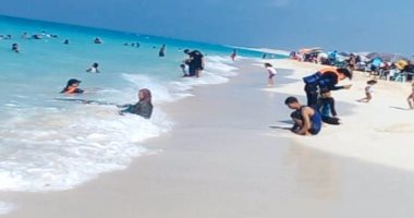 بالفيديو والصور.. شاهد جمال ونقاء مياه شاطئ عجيبة بمطروح