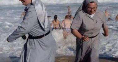  إمام فلورنسا ينشر صورا لراهبات على البحر ردا على الحملة ضد البوركينى