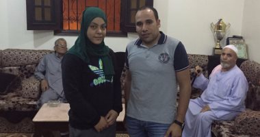 سارة سمير فى أول حوار لها بعد حصولها على برونزية الأثقال فى ريو 2016: سعيدة بالاستقبال التاريخى.. وأطالب وزير التعليم بإنقاذ مستقبلى.. وأتمنى مقابلة الرئيس السيسى.. ولم أحصل على مكافآت من وزارة الرياضة
