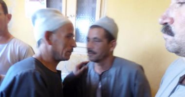 بالصور.. والد شهيد كفر الشيخ: ابنى سلم على أهالى القرية قبل سفره.. ووالدته تدخل حالات إغماء.. ابن عمته:أوصى ابنى بعمل لافتة بمدخل القرية مكتوبا عليها "الشهيد محمد الطيب".. والعمدة يطالب بتثبيت والده