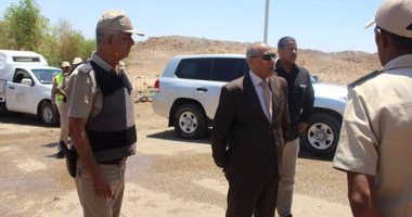 بالصور.. مدير أمن أسوان يستمع لشكوى سوريين محتجزين بقسم ثان