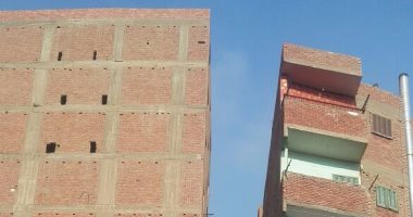 غياب الرقابة المحلية يتسبب فى كارثة بـ"صفط اللبن".. محاولة البناء على أرض بدون ترخيص تهدد عقارات بالانهيار.. 48 أسرة يهربون من منازلهم خوفاً من الموت.. ورئيس الحى: الإزالة تنتظر توقيع المحافظ