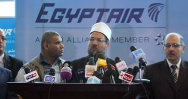 بالصور.. ندوة دينية لحجاج بيت الله الحرام بالمطار لتعريفهم بمناسك الحج