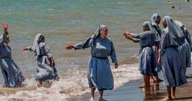 إمام إيطالى يرد على حظر المايوه "البوركينى" بصور ملابس الراهبات بالشواطئ