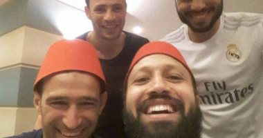 لاعبو سموحة يحتفلون ''بالطرابيش'' لانضمام باولو للمنتخب