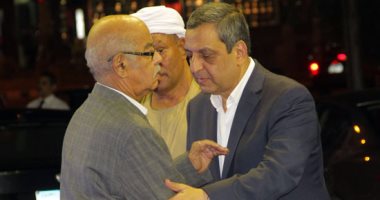  يحيى قلاش وحمدى رزق يشاركان فى عزاء عبد العظيم مناف بمسجد عمر مكرم
