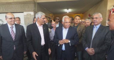 وزير النقل رداً على ارتفاع أسعار تذاكر القطارات:لا يمكن الاستمرار بالنظام القديم ونواجه تدهور 30 سنة مضت.. وتطوير السكة الحديد بـ40 مليار جنيه.. والبلد مفيهاش مليار زيادة عشان تحطهم فى مشروع مشكوك فيه