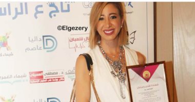 تكريم هند رضا فى مؤتمر "الست المصرية تاج على الرأس"