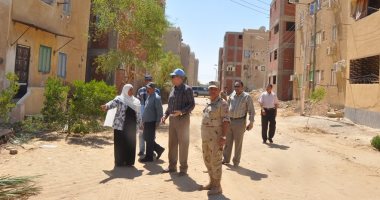 بالصور.. محافظ الوادى الجديد يتابع أعمال مبادرة "حلوة يا بلدى" بالخارجة