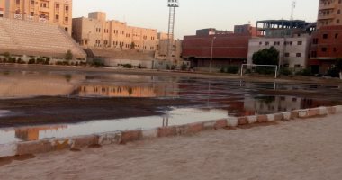 بالصور.. استاد قنا الرياضى غائب عن حسابات وزارة الشباب والرياضة.. توقف النشاطات.. حمام السباحة لايعمل منذ 20 سنة.. والمدربون: نتمنى يكون عندنا منظومة رياضية تساعد على خلق أجيال 