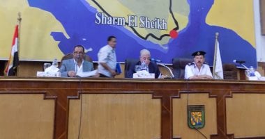 محافظ جنوب سيناء يشدد على تطهير مخرات السيول