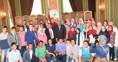 سامح شكرى يطلع أوائل الثانوية على جهود الخارجية فى أعقاب 25يناير و30يونيو