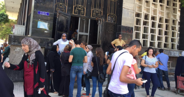 وقفة احتجاجية لطلاب الدبلومة الأمريكية اعتراضًا على رفع الحد الأدنى للتنسيق