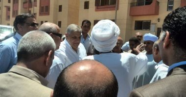 "محلب" يتفقد مشروع إسكان الطويسة والأهالى يطالبون بسرعة التسليم