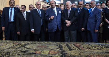 بالصور.. مكتبة الإسكندرية تتسلم قطعة أثرية من كسوة الكعبة تعود لعام 1830