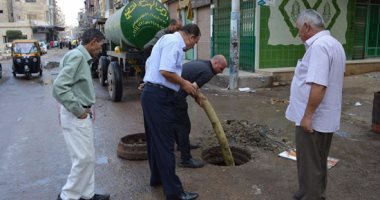 بالصور .. إصلاح أعطال الصرف الصحى بغرب كفر الشيخ  