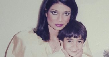 أحمد فلوكس لسوسن بدر: "ليا الشرف إنى أمثل قدامك.. أمى الروحية"