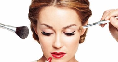 عشان تحافظى على جمالك..8 أدوات مكياج ما ينفعش صاحبتك تشاركك فيها