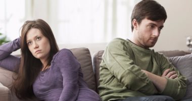خبير علاقات: حب المرأة يزيد بعد الزواج والرجل يعتبره رفاهية