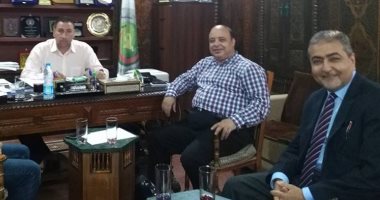 نقابة الصيادلة تبحث مع "اتحاد مصانع الأدوية" مشاكل الصناعة