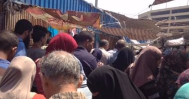 شكوى من انتشار الباعة الجائلين على مداخل محطة مترو أنفاق العتبة