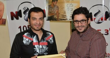 تعرف على كواليس أطول لقاء إذاعى لإيهاب توفيق على "نغم إف إم"
