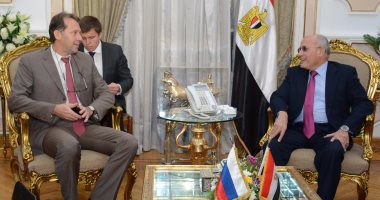 العصار يلتقى نائب وزير الصناعة الروسى لبحث التعاون فى الصناعات الحربية