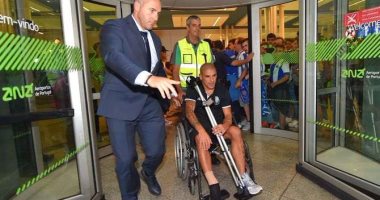 لاعب بورتو يعود للبرتغال على كرسى متحرك بسبب تدخل دى روسى العنيف