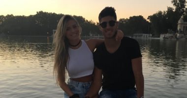 شاهد.. صديقة أسينسيو نجم ريال مدريد الجديد