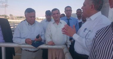 بالصور.. وزير الرى يتفقد السد العالى فى جولة مفاجئة بأسوان