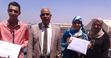 "مياه الفيوم" تكرم الطالبة الأولى على الثانوية العامة