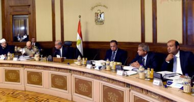 بالصور.. بدء اجتماع الحكومة برئاسة شريف إسماعيل لمناقشة قانون بناء الكنائس