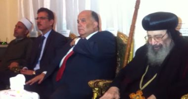 محافظ الدقهلية خلال زيارته لميت دمسيس: "مفيش حد يقدر يدخل بين الهلال والصليب"