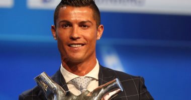 لماذا رونالدو أفضل لاعب فى أوروبا؟ الدون يتفوق على منافسيه جريزمان وجاريث بيل بالبطولات والأرقام.. دورى الأبطال مع ريال مدريد واليورو مع البرتغال كلمة السر.. والجائزة تقربه من الكرة الذهبية الرابعة