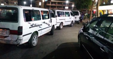 بالصور.. أهالى حى النزهة يشتكون من مواقف الميكروباص العشوائية