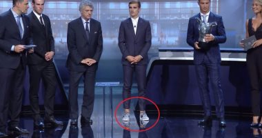 "حذاء" جريزمان الغريب حديث الساعة على مواقع التواصل الاجتماعى 