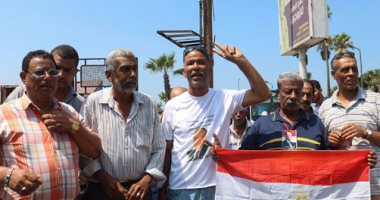 بالصور.. مواطنو القائد إبراهيم يعلنون تأييدهم استقالة وزير التموين