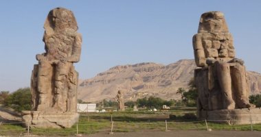 بالصور..تعرف على قصة "تمثالى ممنون" حارسى مقابر ومعابد البر الغربى بالأقصر