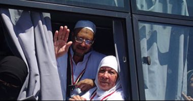 بالفيديو والصور..مدير أمن السويس يودع أول أفواج حجاج بيت الله الحرام