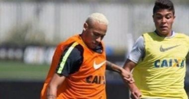 أخبار نيمار اليوم.. المهاجم البرازيلى يُقلد ميسي ويصبغ شعره بالأصفر