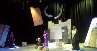  بالصور.. ختام المهرجان الإقليمى لنوادى المسرح لإقليم جنوب الصعيد الثقافى بعرض مسرحيتى "الحارس" و"صل الغريب".. ومدير الإقليم: سنختار المبدعين من المخرجين والممثلين من 14 عرضا مسرحيا لاعتمادهم