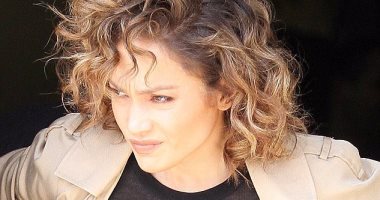 جينيفر لوبيز بملابس شفافة أثناء تصوير مسلسل Shades Of Blue