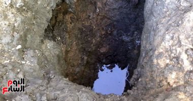 بالصور.. منازل 10 آلاف نسمة بـ"معصرة نعسان" فى بنى سويف مهددة بالانهيار بسبب انفجارات شبكة المياه.. الأهالى: "المياه الجوفية أغرقت منازلنا ونطالب بصرف صحى.. والمسئولين مش هيتحركوا غير لما بيوتنا تقع"
