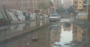 أهالى شارع مصرف الكونيسة بالهرم يستغيثون من انسداد ماسورة الصرف الصحى