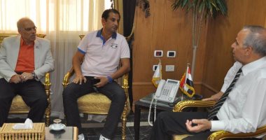 محافظ الوادى الجديد يلتقى رئيس اتحاد الغوص لبحث إقامة منطقة غوص بالمحافظة