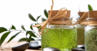 الاستحمام وزيت الكافور أفضل علاجات انسداد الأنف