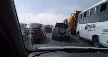 توقف حركة المرور بسبب حادث تصادم سيارتين ملاكى بدائرى المريوطية