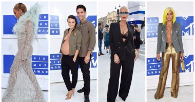 بالصور.. كم قطعة ملابس غفلت نجمات هوليوود عن ارتدائها فى حفل MTV؟