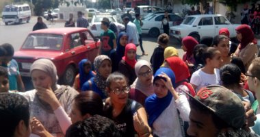 بالفيديو.. وقفة احتجاجية لطلاب الثانوية بقنا اعتراضا على إلغاء الدروس الخصوصية