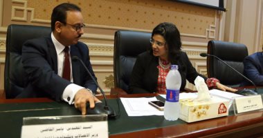 النائب رضا البلتاجى لوزير الاتصالات: "الوزراء اللى زيك بيوقعوا البلد" 